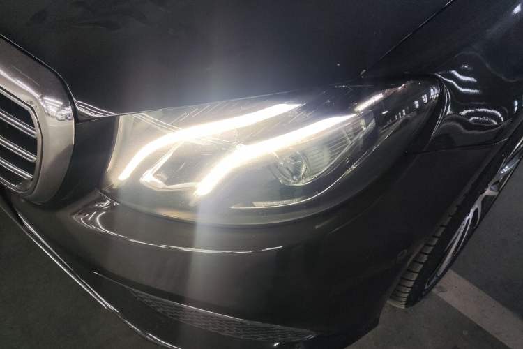 Used Mercedes-Benz E-Class 2016 E 300 L Sporty and Stylish Model
