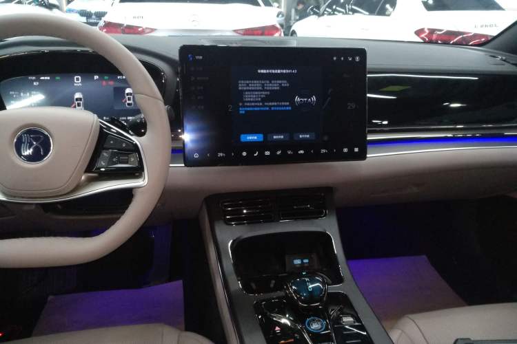 Used BYD Han 2025 DM-i Intelligent Driving Edition 125KM LiDAR Flagship Model
