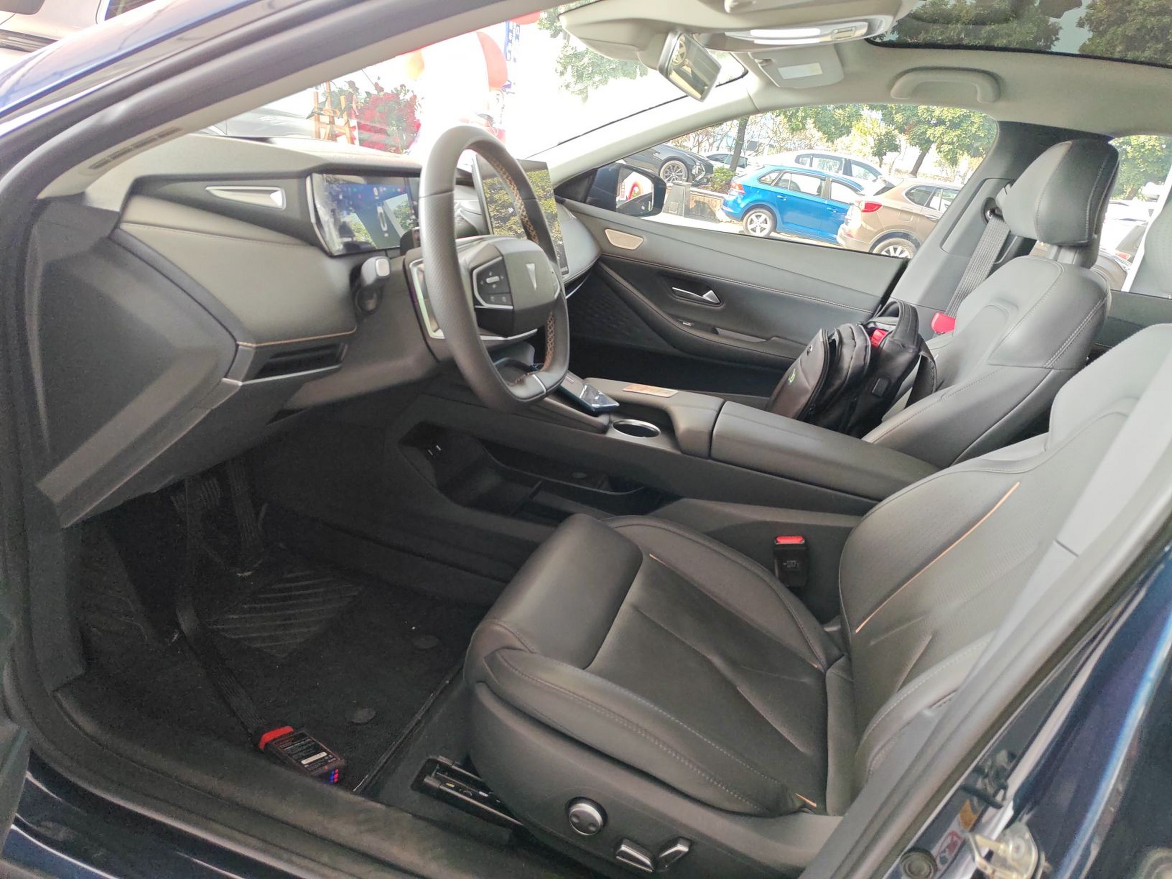 Переднее сиденье в автомобиле