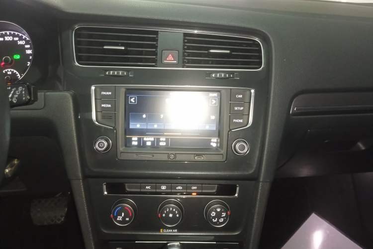 Used Volkswagen Golf 2017 1.6L Automatic Comfort Million-Vehicle Anniversary Edition
