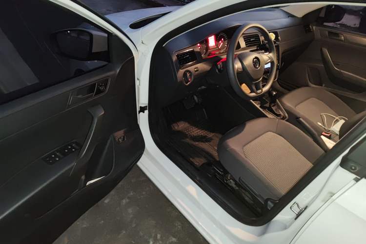 Used Volkswagen Santana 2016 1.6L Automatic Fashion Edition
