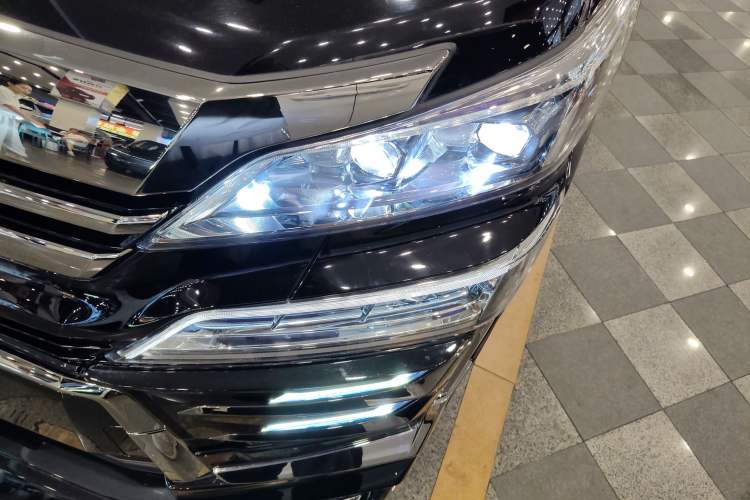 Used Toyota Vellfire 2020 Dual-Engine 2.5L HV Luxury Edition
