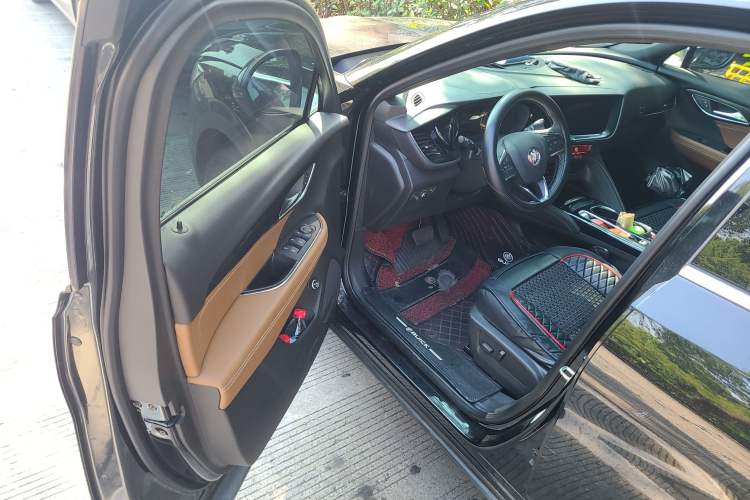 Used Buick Envision 2020 Encore S 652T Two-Wheel Drive Luxury Model
