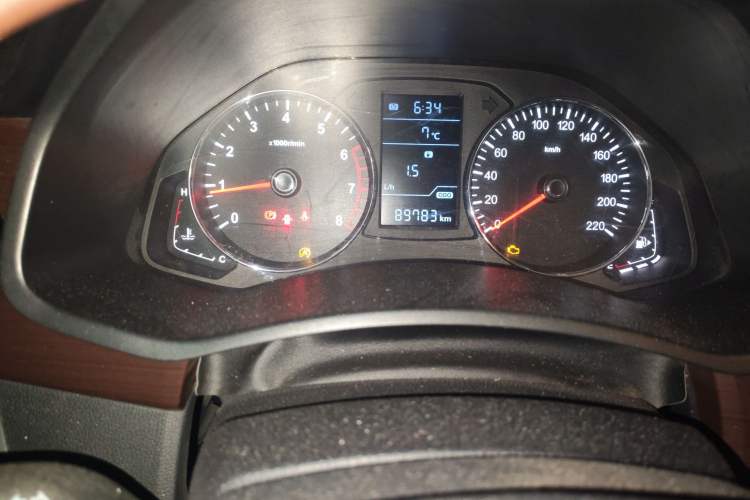 Used FAW Senya R7 2016 1.6L manual luxury version
