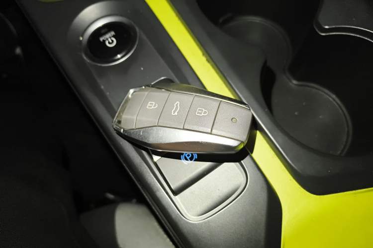 Used SOL E10X 2021 302 km Range Fashion Edition 30.2 kWh