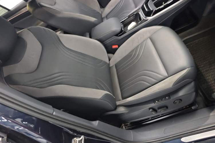 Used Volkswagen ID.4 CROZZ 2021 Long-Range Lite PRO Two-Wheel Drive Version
