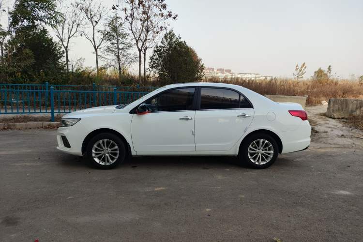 Used Geely Auto Vision 2019 Upgraded Model 1.5L Manual Luxury Version China VI Standard
