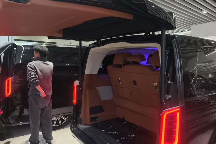 Used Mercedes-Benz Vito 2021 2.0T Elite Version 7 Seats