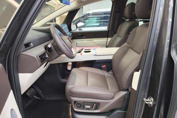 Used Li Auto MEGA 2024 Ultra Model
