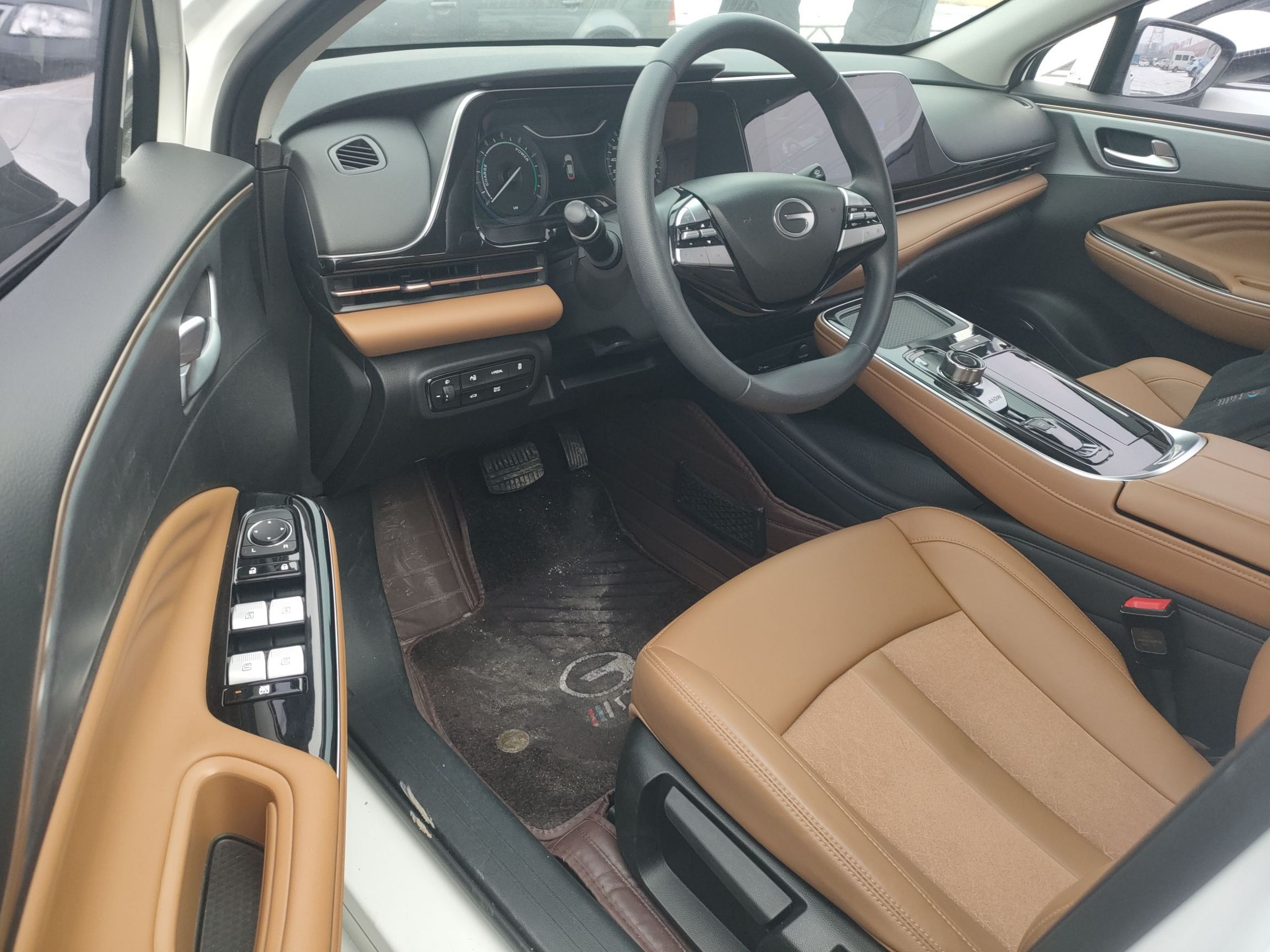 Переднее сиденье в автомобиле