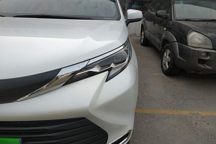 Used Toyota Sienna 2023 2.5L Hybrid Comfort Edition