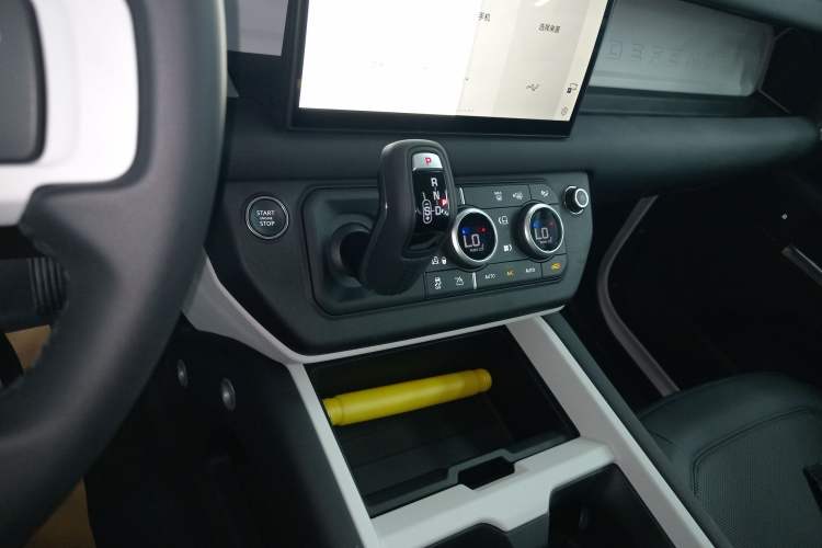 Used Land Rover Defender 2025 90 2.0T P300 S
