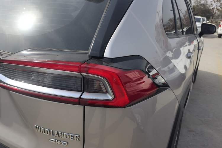 Used Toyota Wildlander 2022 2.0L CVT 4x4 Luxury PLUS Edition
