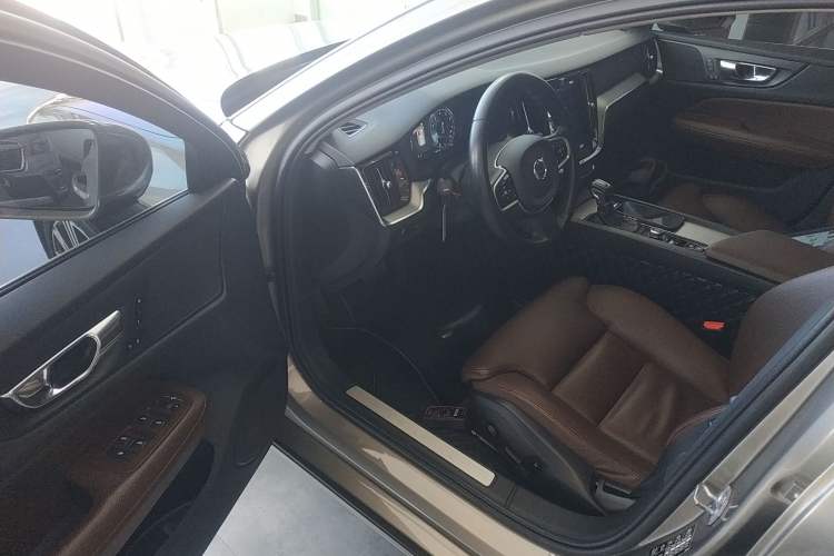 Used Volvo V60 2020 T5 Zhiyuan Luxury Edition