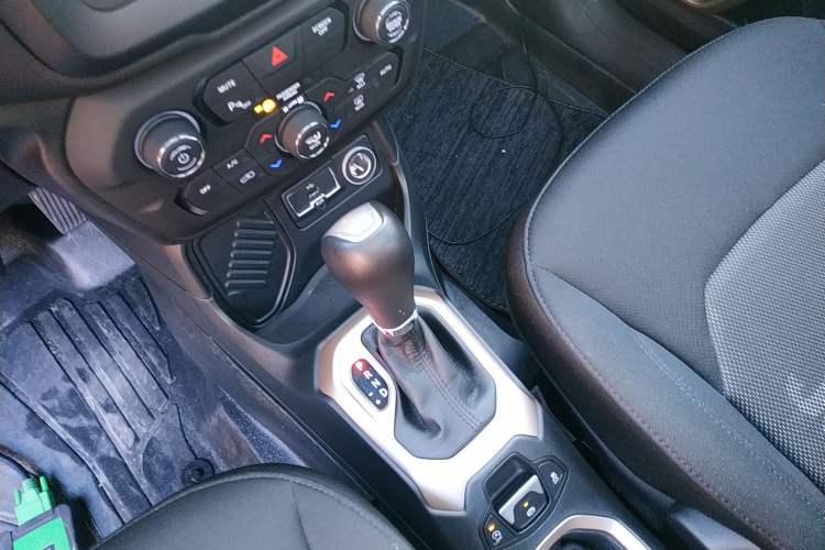 Used  Renegade 2018 Connected Large Screen Version 180T Automatic Jingneng Version
