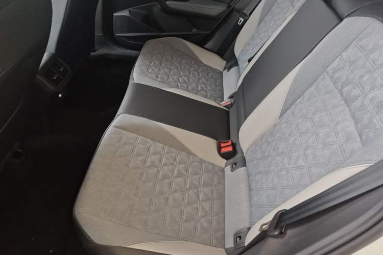 Used Volkswagen Lavida 2024 300TSI DSG Full-Comfort Edition
