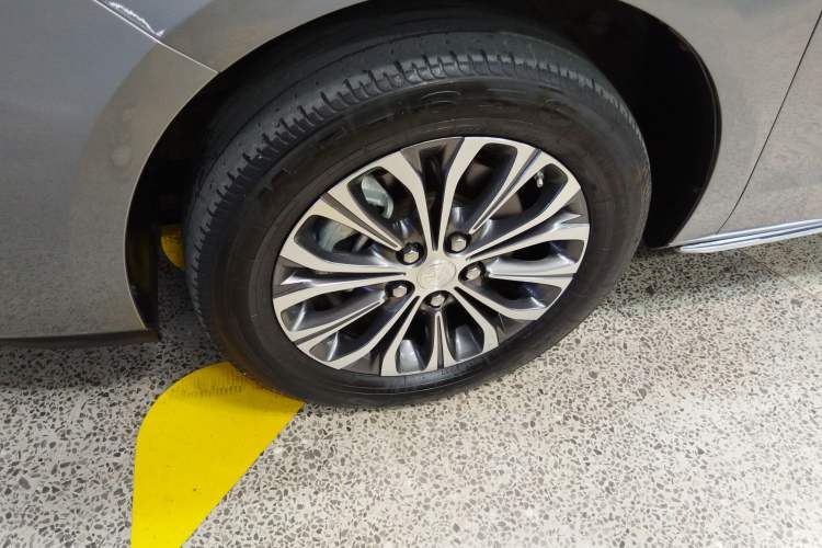 Used Buick GL8 2023 Land Executive Class Comfort Model