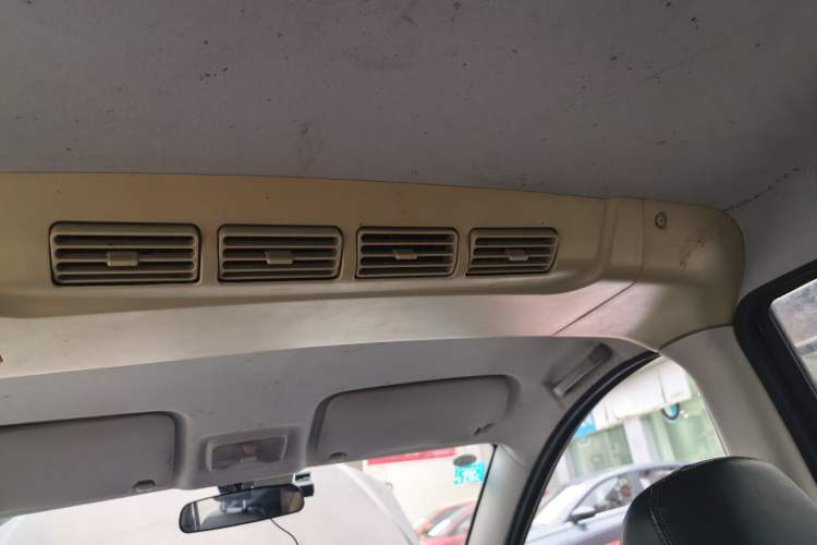 Used Dongfeng Fengon 330 2014 1.5L Manual Standard Edition DK15-02
