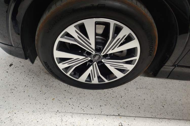 Used Audi Q5 e-tron 2023 40 e-tron Shining Edition Mecha Kit