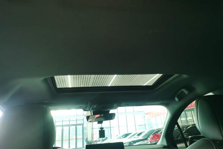 Used Toyota Sienna 2023 2.5L Hybrid Deluxe Edition
