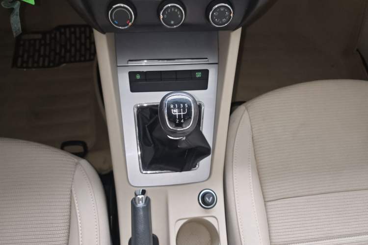 Used Skoda Octavia 2015 1.6L Manual Yijie Edition
