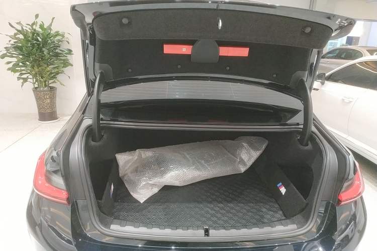 Used BMW i3 2023 eDrive 40 L Midnight Edition
