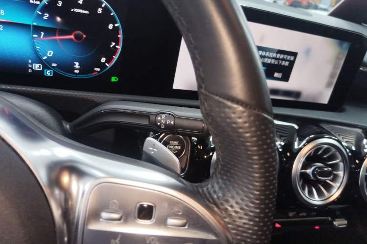 Used Mercedes-Benz A-Class 2022 Revised Version A 200 L Sport Sedan Fashionable Style
