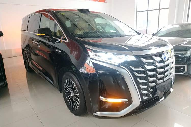 Used Denza D9 2025 DM-i Intelligent Drive 1020 Four-Wheel Drive Flagship Model