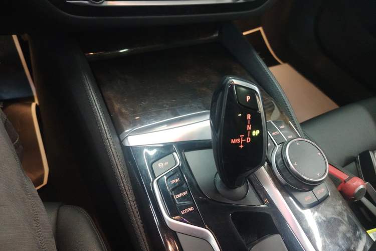 Used BMW 5 Series 2018 525Li Luxury Package
