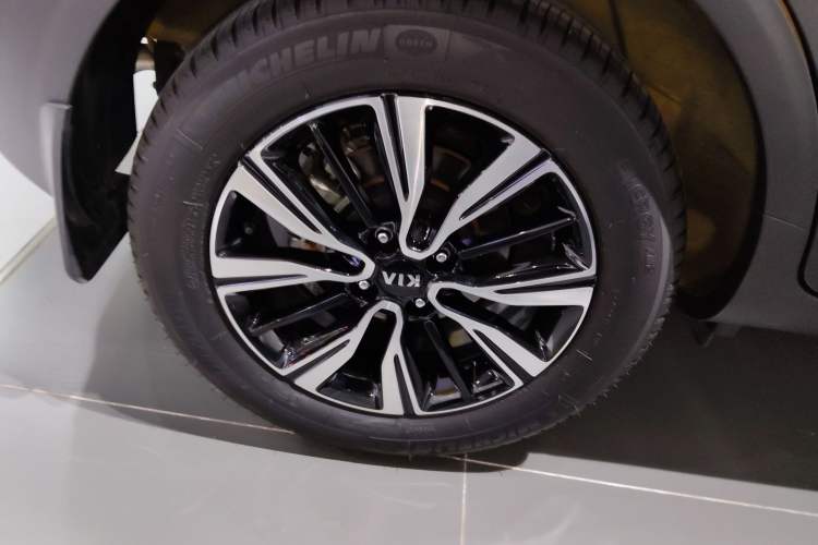 Used Kia Stonic 2021 1.4L CVT Fun & Sunroof Model
