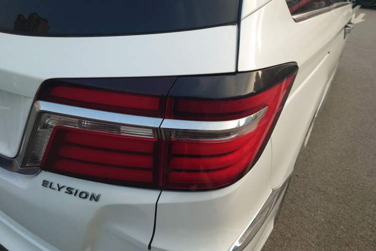 Used Honda Elysion 2016 2.4L Style Edition
