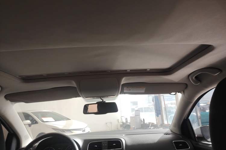 Used Volkswagen Polo 2016 1.6L Automatic Comfort Model
