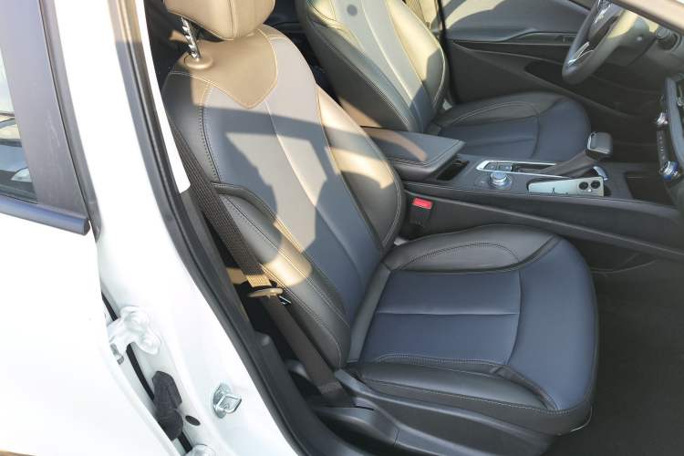 Used Buick Velite 6 2023 430km Range Commuter Version
