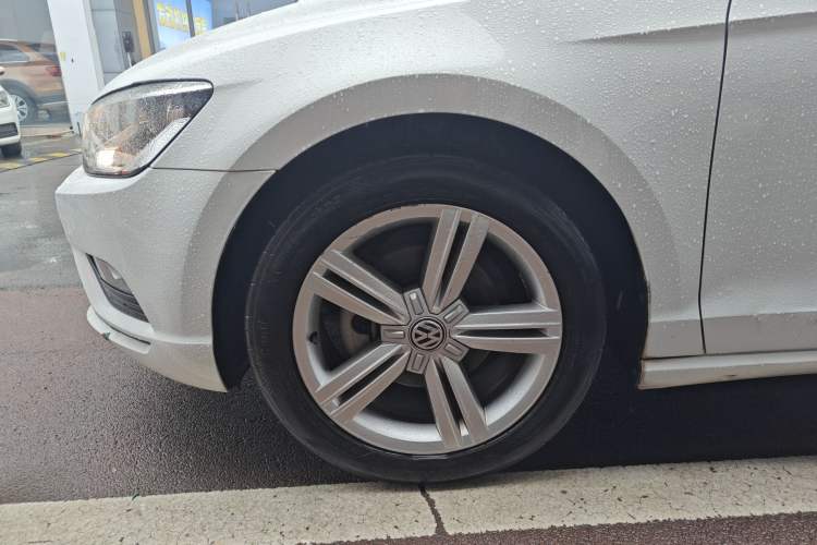 Used Volkswagen Lamando 2015 280TSI DSG Comfort Edition
