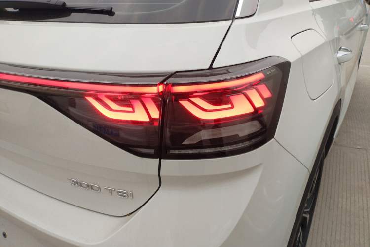 Used Volkswagen T-ROC 2025 300TSI DSG Two-Wheel Drive Chen Guang Edition