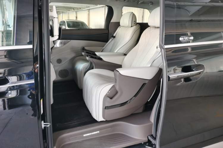 Used Denza D9 2022 DM-i 970 Four-Wheel Drive Prestige Model