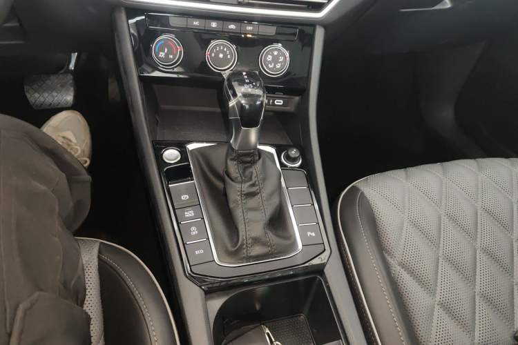 Used Volkswagen Sagitar 2025 Revised Version Three 300TSI DSG Excellence Edition