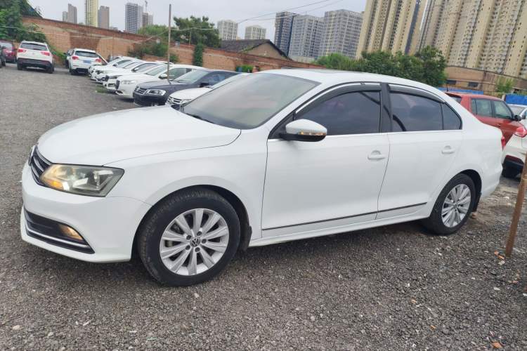 Used Volkswagen Sagitar 2015 230TSI Automatic Comfort Version
