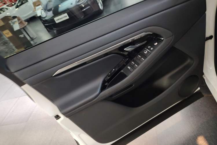 Used Land Rover Range Rover Evoque 2020 249 PS R-DYNAMIC S Black Edition Sport Version
