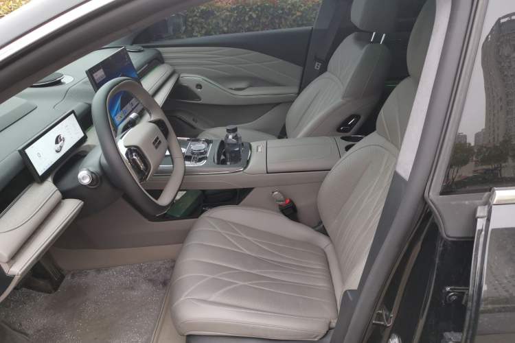 Used Geely Galaxy Galaxy 8 2025 130km EM-P Starship Edition