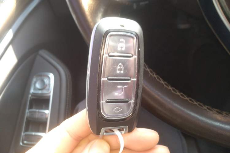 Used Roewe RX8 2018 30T Smart Connectivity Four-Wheel Drive Flagship Edition
