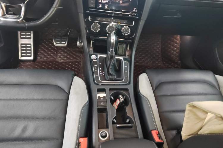 Used Volkswagen Golf 2019 280TSI DSG R-Line Model China V Standard
