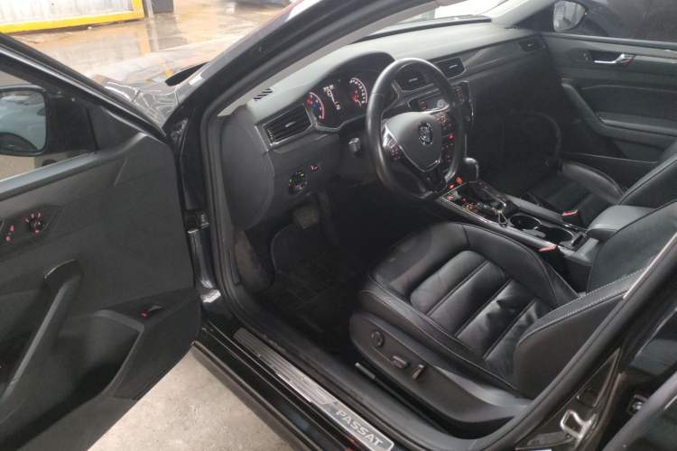 Used Volkswagen Passat 2017 330TSI DSG Luxury Edition
