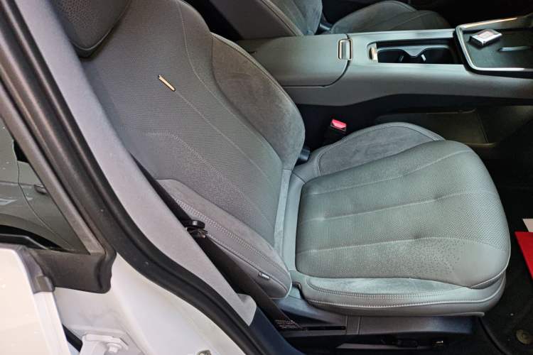 Used Lynk & Co 07 2024 EM-P 126 Long-Range Halo
