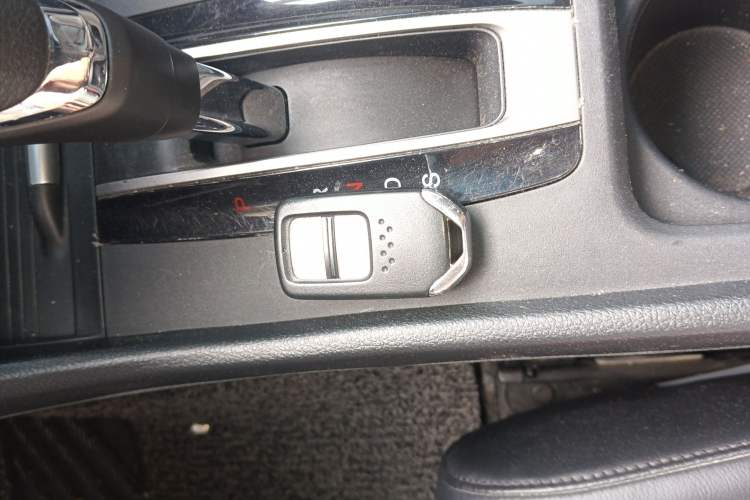 Used Honda Jade 2017 1.8L automatic Comfort version 5 seats
