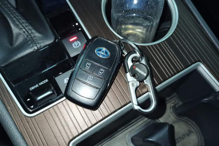 Used Toyota Sienna 2023 2.5L Hybrid Comfort Edition
