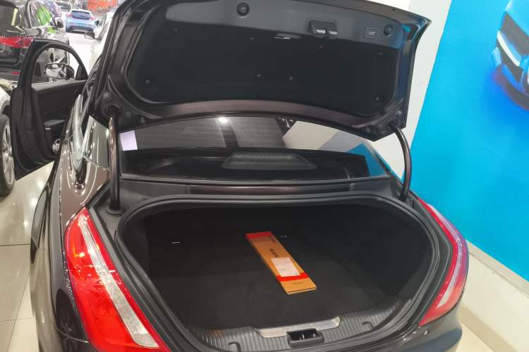 Used Jaguar XJ 2016 XJL 3.0 SC Two-Wheel-Drive Elegant Business Edition
