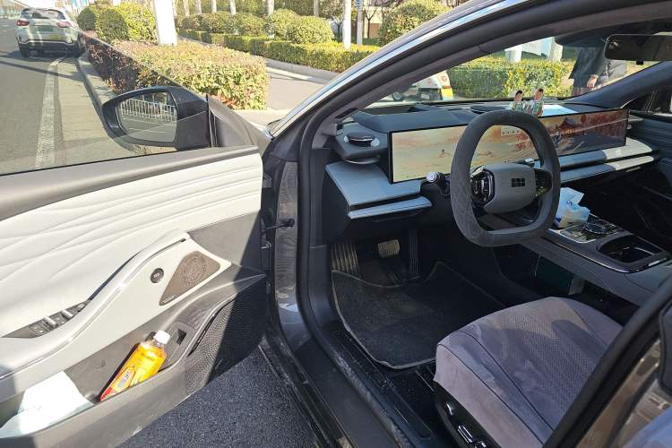 Used  E8 2025 700 km Long-Range Intelligent Driving Version