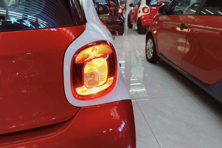 Used  forfour 2016 1.0L 52 kW Passion Edition
