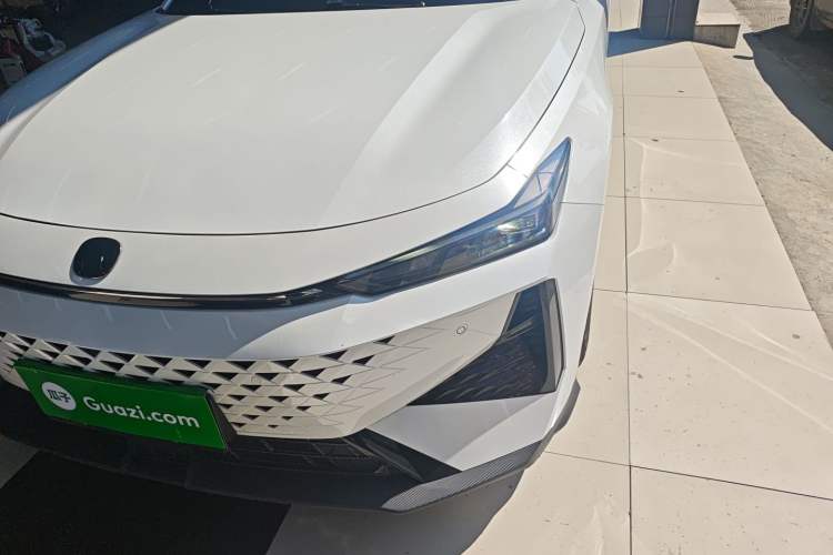 Used Changan UNI-V 2024 1.5T Prestige Edition
